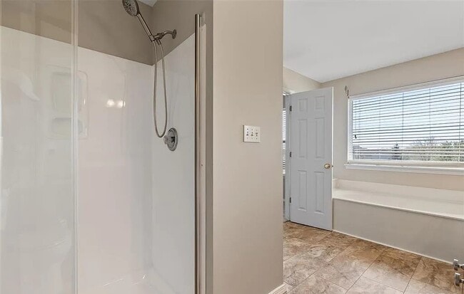 Building Photo - 605 Thornridge Dr