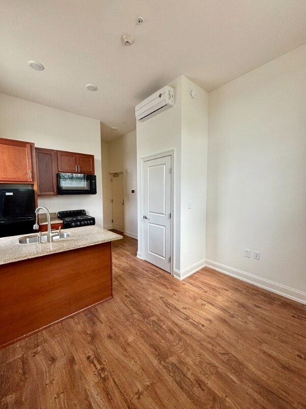 Building Photo - 591 Terrace Park