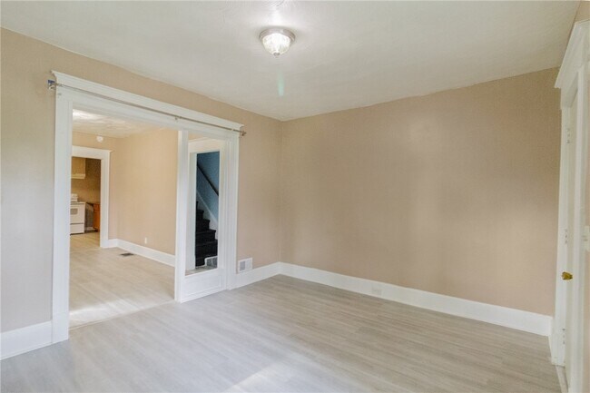 Building Photo - 138 Stuart Ave