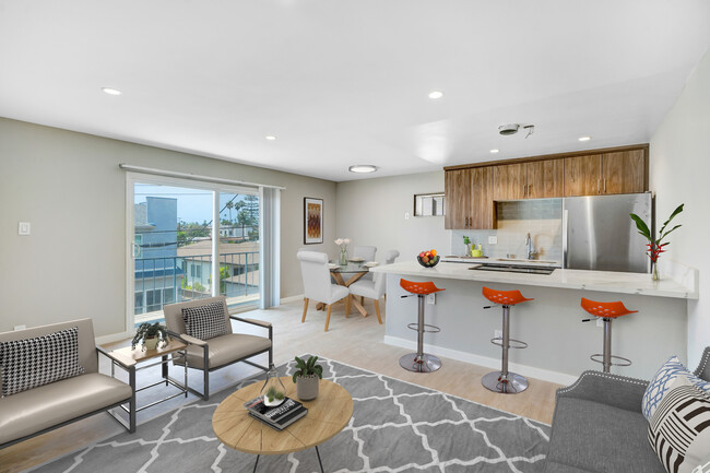 Interior Photo - 1525 Amherst