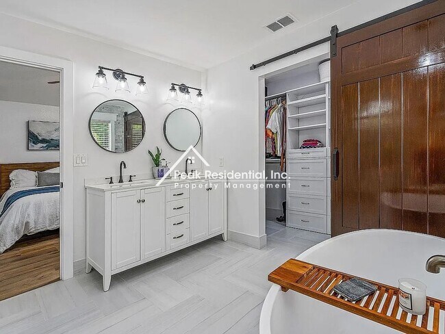 Building Photo - Updated 4bd/2ba Folsom Home with 3 Car Gar...