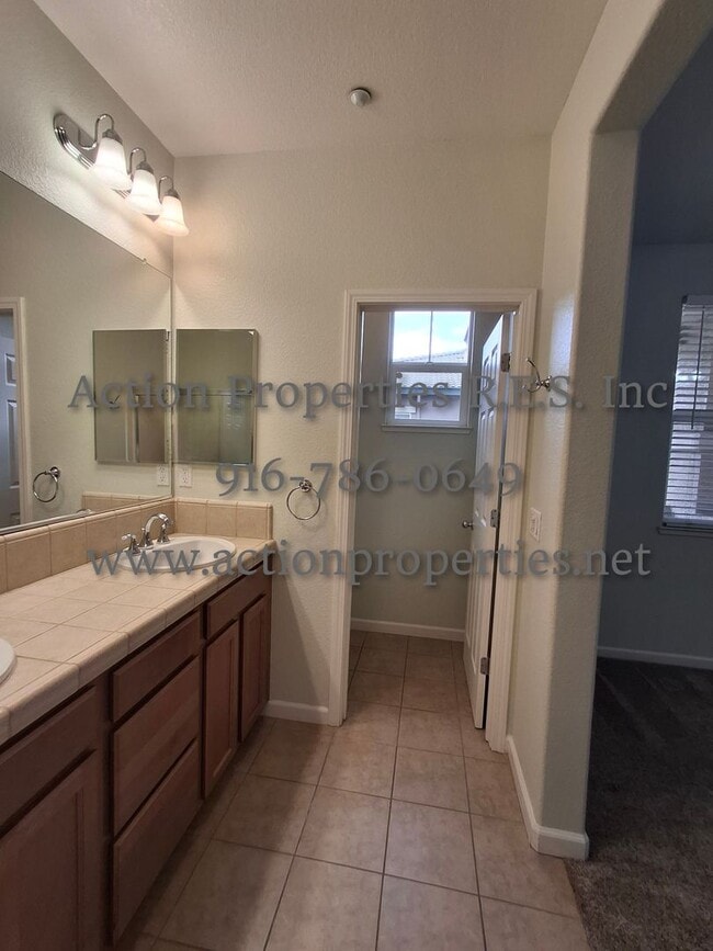 Building Photo - 2308 Las Palomas Loop