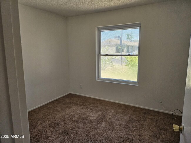 Building Photo - 525 S Rogers