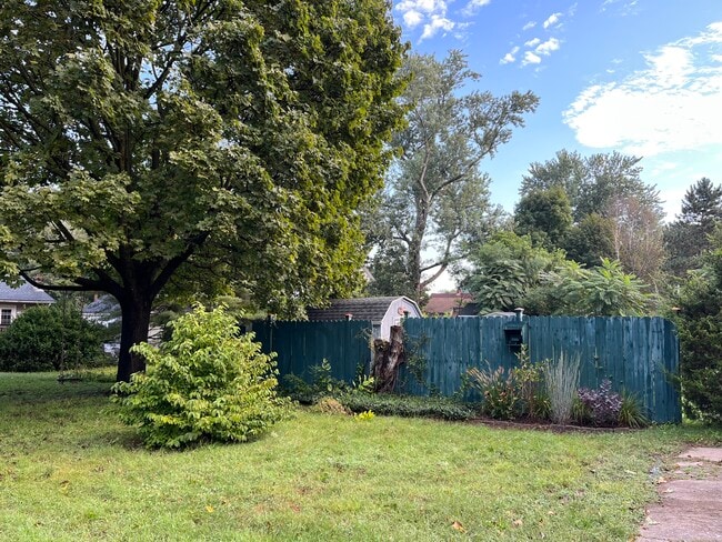 Building Photo - 107 Pine Grove Ave
