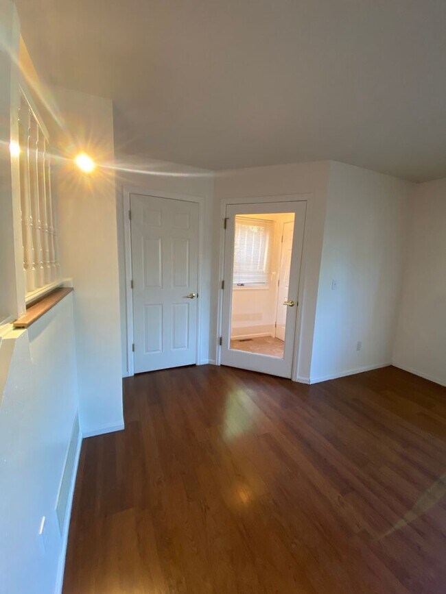 Building Photo - 2612 Somerville Ct