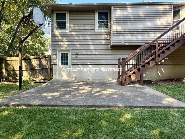 Building Photo - 719 S Park Dr