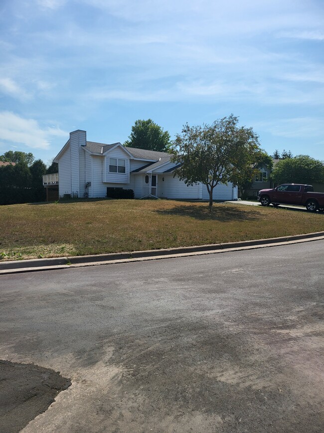 Building Photo - 14449 Hollow Park Ln