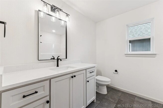Building Photo - 5 Bed | 5 Bath House