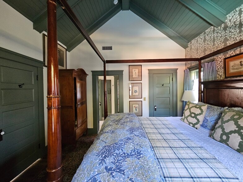 Building Photo - 139 N Ivy Ave