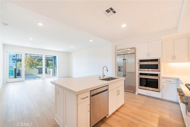 Building Photo - 3211 Rivington