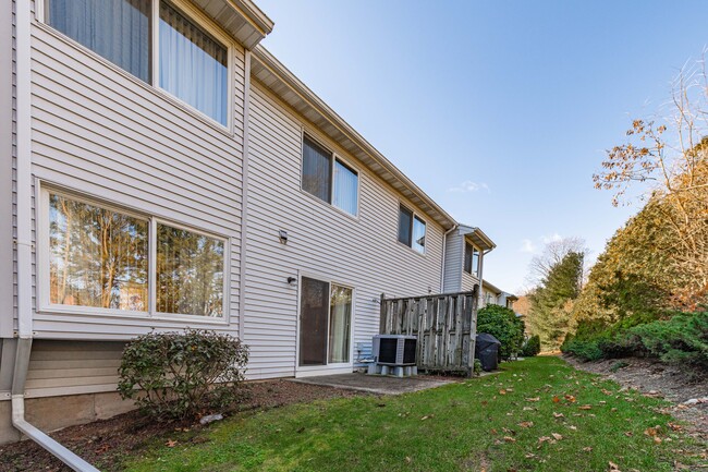 Building Photo - 705 Lake Ave