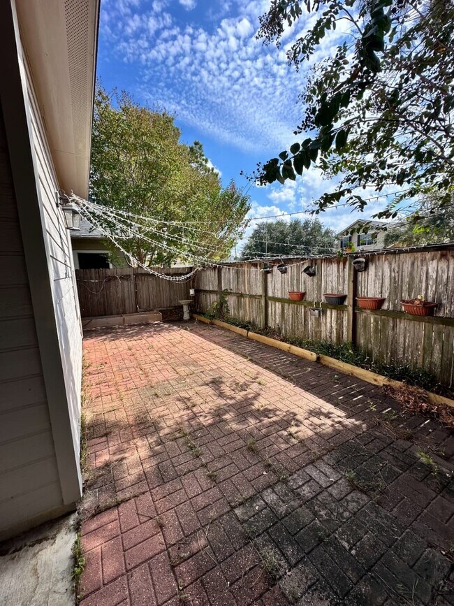 Building Photo - 5302 Canyon Hollow Dr