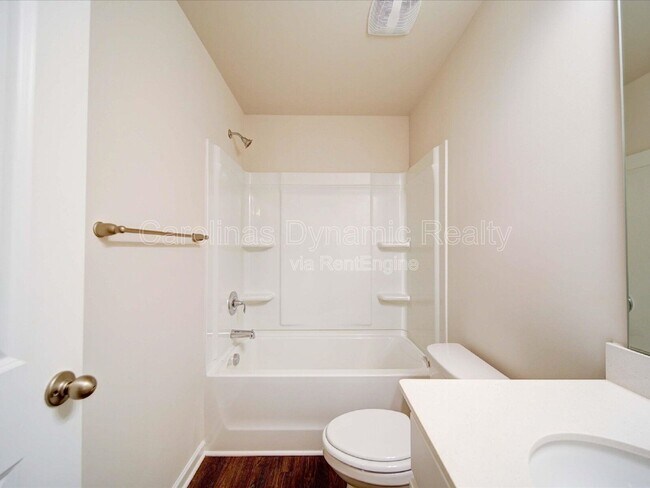 Building Photo - 916 S Battleground Ave