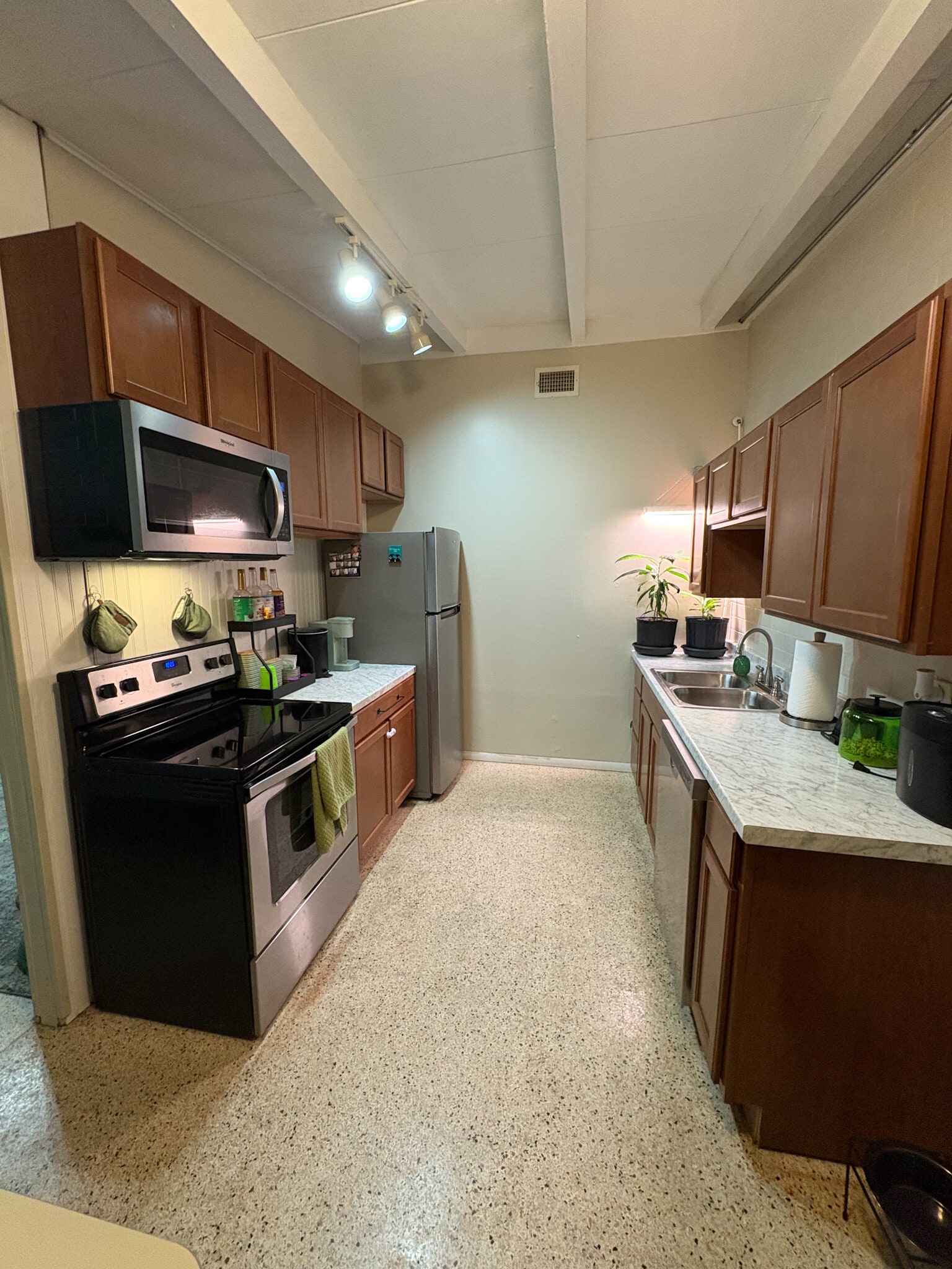 Building Photo - 1211 Friendship Ave