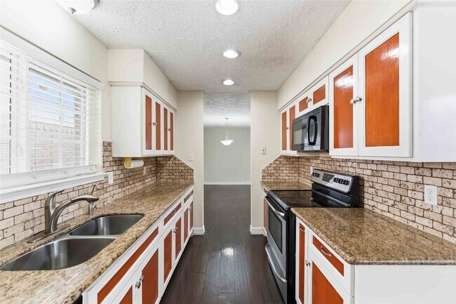 Building Photo - 3415 Honey Creek Dr