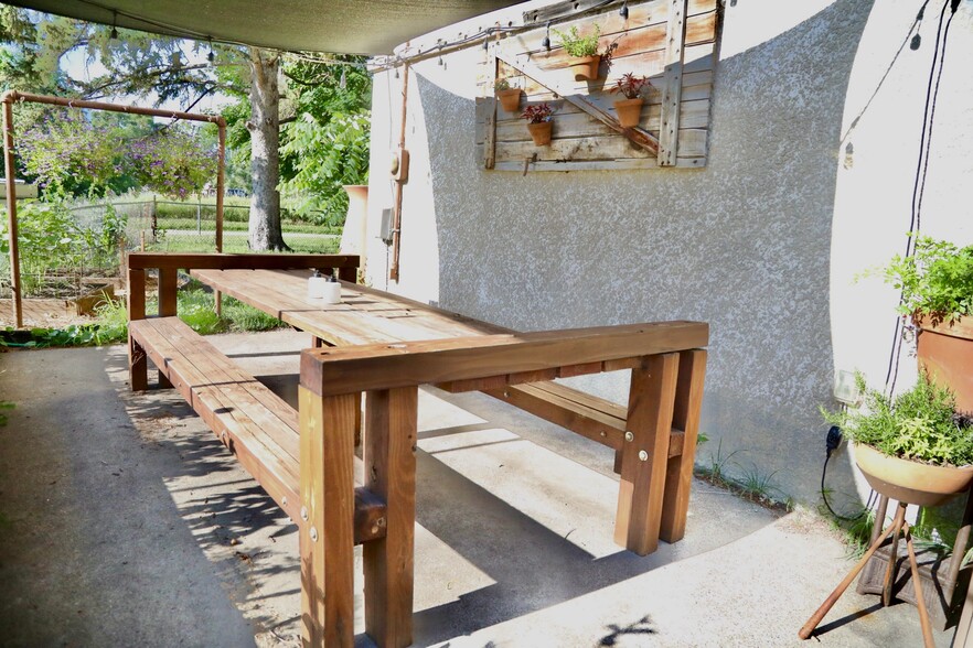 Picnic table - 1628 California St NE