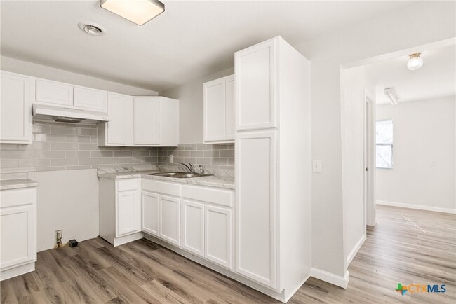 Building Photo - 504 N 2nd St