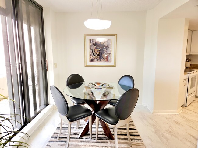Building Photo - 5950 Pelican Bay Plaza S