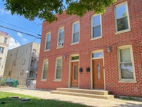 Building Photo - 2151 N Richmond St