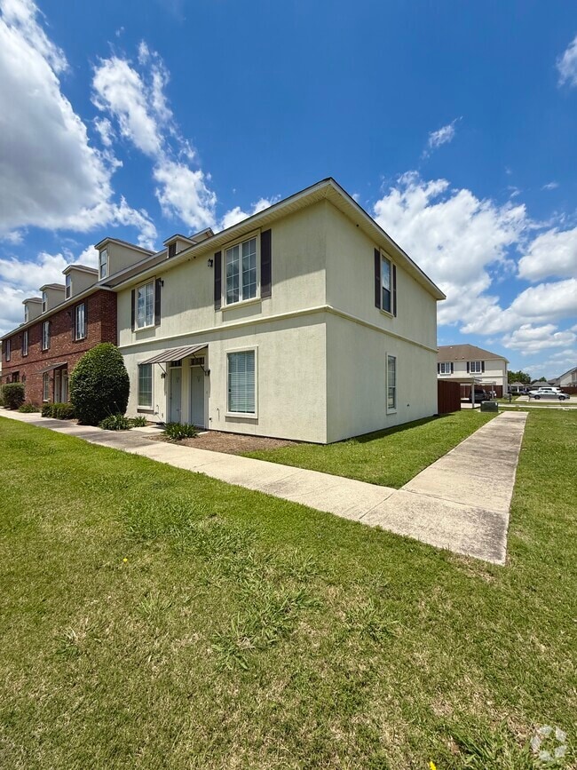Building Photo - 4000 Lake Beau Pre Blvd