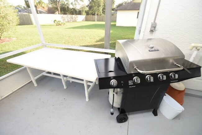 Building Photo - 60 Westover Ln