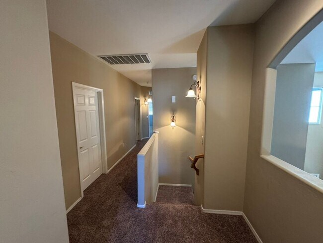 Building Photo - 467 E Calle De Ocaso