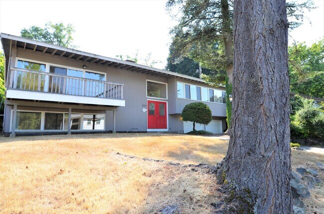 Building Photo - 7711 SE 39th St