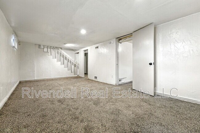 Building Photo - 3040 Worchester St