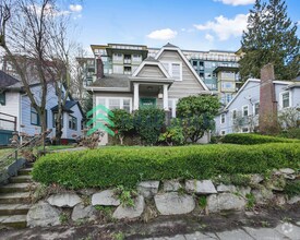 Building Photo - 4 Bed and 3 Bath Queen Anne Craftsman Hous...