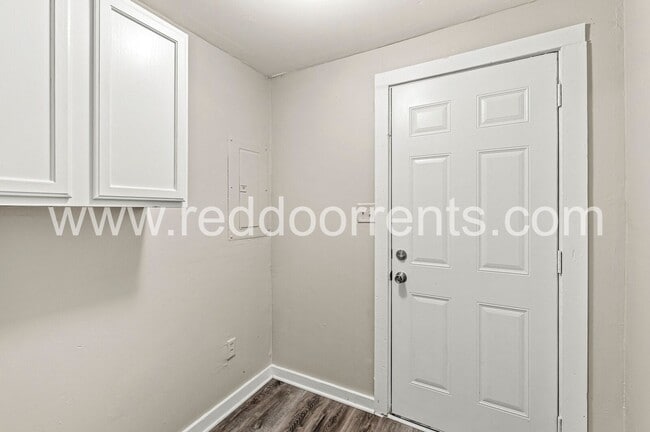 Building Photo - Your Perfect Indy Home is Waiting at 970 E...
