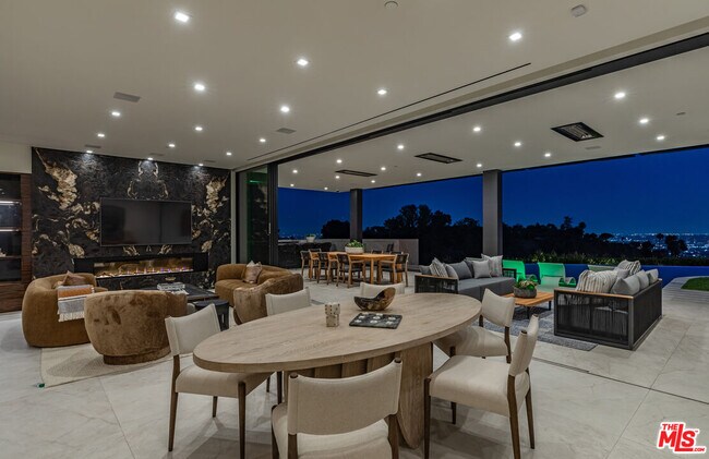 Building Photo - 9364 Beverlycrest Dr