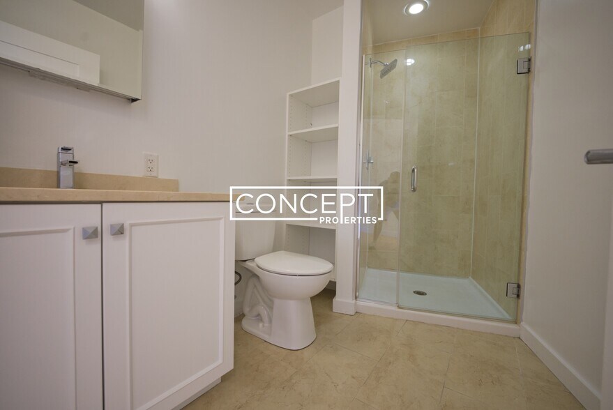 Building Photo - 5 Manor St