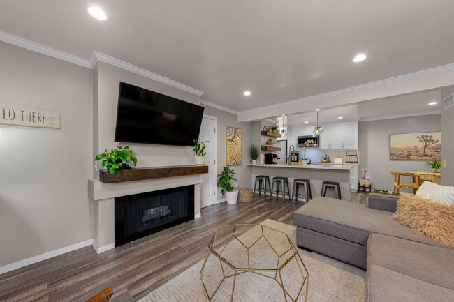 Building Photo - 9189 Village Glen Dr