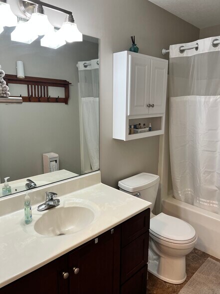 Building Photo - 1155 Swan Dr