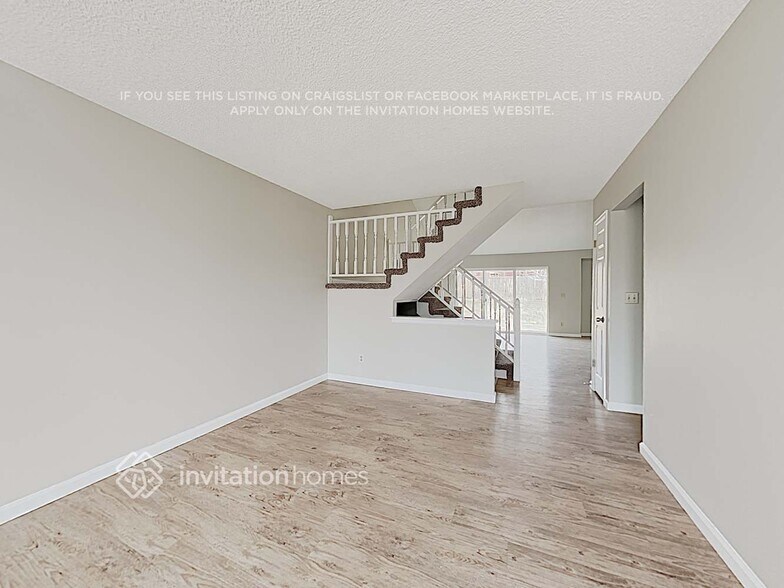 Building Photo - 2882 S Espana St