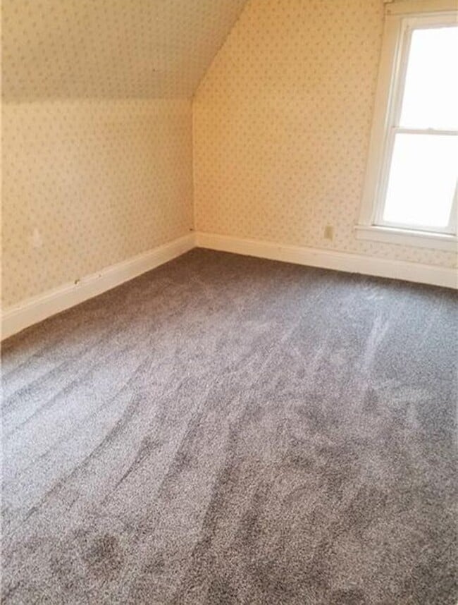 Building Photo - 432 Riehl St