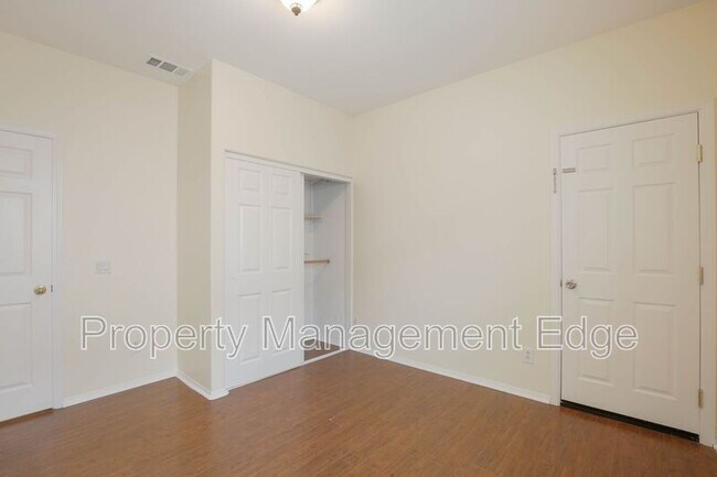 Building Photo - 32905 Northshire Cir