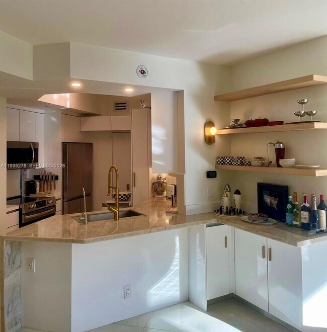 Building Photo - 888 Brickell Key Dr