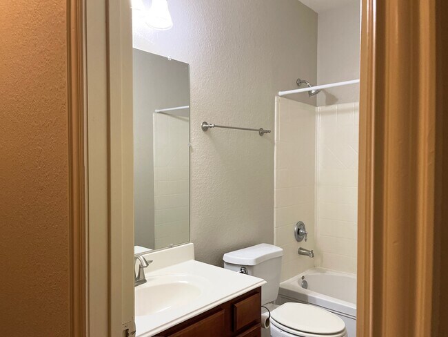 Building Photo - 26100 Brickhill Dr
