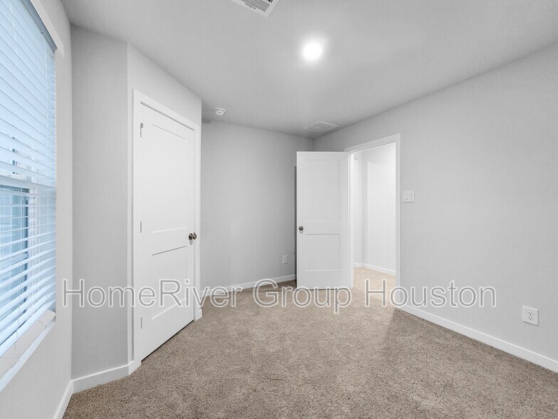 Building Photo - 10759 Red Flagstone Dr