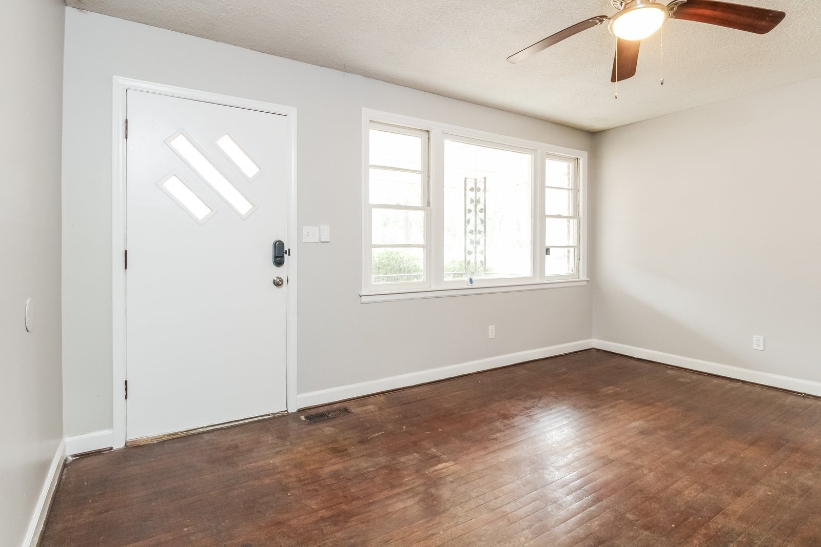 Building Photo - 2342 Center St