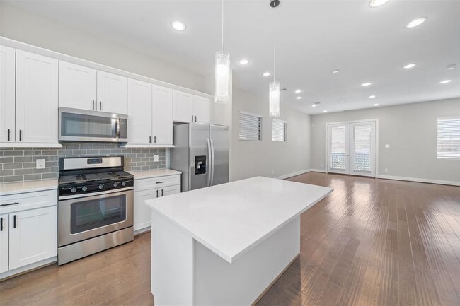 Building Photo - 1136 Wycliffe Dr