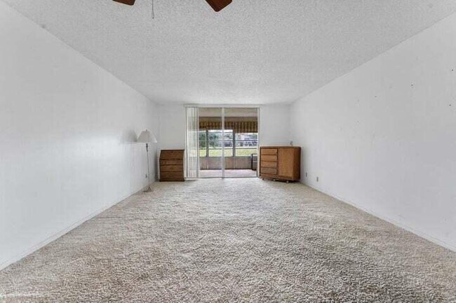 Building Photo - 370 NW 76th Ave