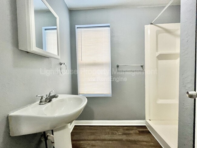 Building Photo - 273 E Forest Ave