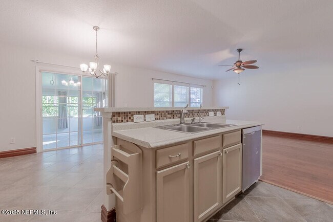 Building Photo - 8985 Redtail Dr