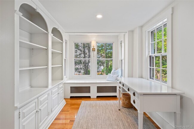 Building Photo - 152 Main St