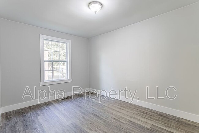 Building Photo - 741 Anderson Dr