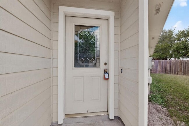 Building Photo - 13124 Maidenhair Tr