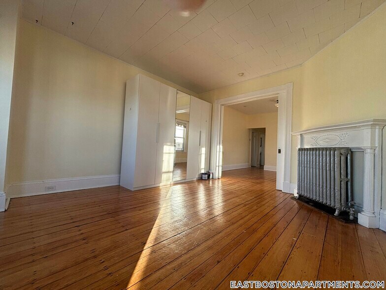 Building Photo - 33 Falcon St