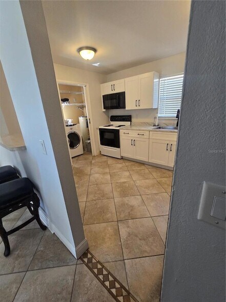 Building Photo - 3918 W Robson St